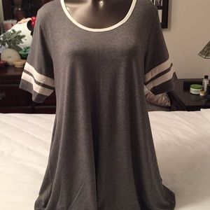 NWOT Lularoe baseball style top